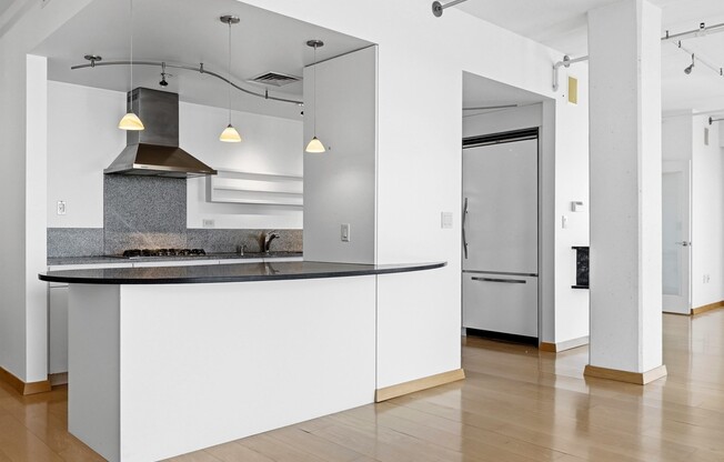 3 beds, 2 baths, 2,081 sqft, $11,000, Unit 1102