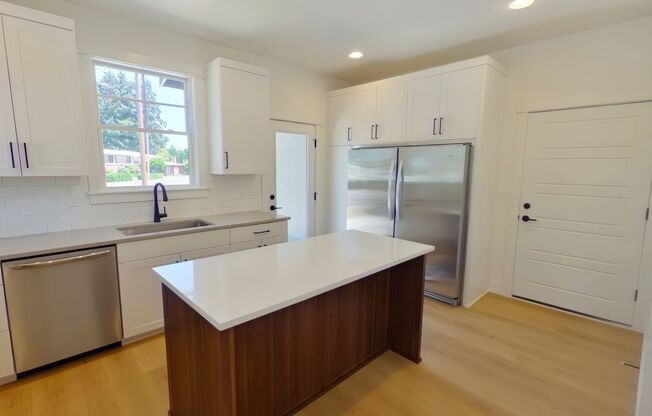 Deluxe 5 bedroom Campus House