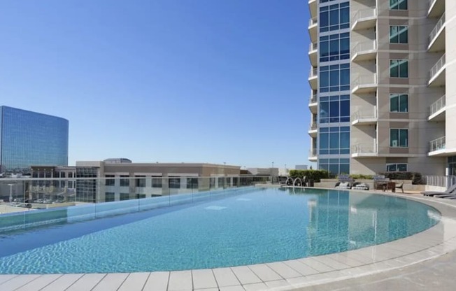 Apartments for Rent in Dallas - Heights at Park Lane Apartments - Dazzling Infinity Edge Swimming Pool With Spectacular Views