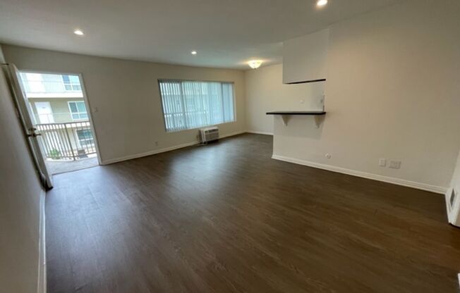 2 beds, 2 baths, $2,395, Unit 217