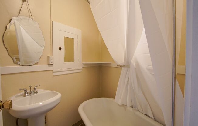 Studio, 1 bath, $995, Unit 56