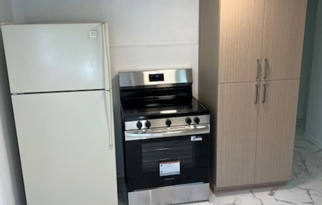 Cozy Home - Updated 2 bedroom with 2 car garage - Pet friendly !