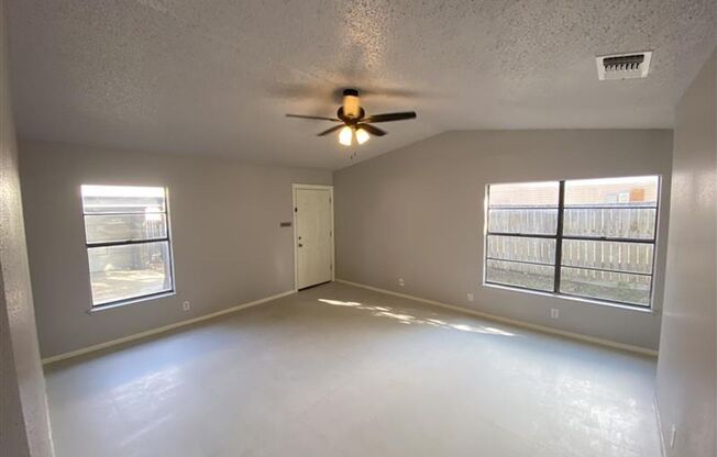 2/1 duplex with covered parking