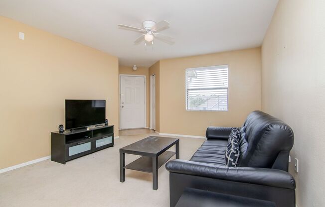 MOVE IN BY 9/30 AND GET $500 OFF YOUR FIRST MONTH"S RENT!!! Cozy 1 Bed/ 1 Bath Condo for rent @ Blossom Park Villas in Kissimmee