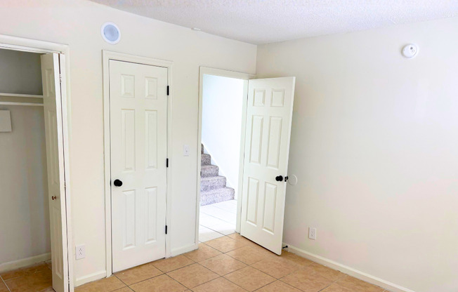 2 beds, 1.5 baths, $1,250, Unit 21-063E