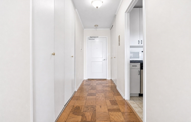 1 bed, 1 bath, 833 sqft, $3,100, Unit 21B