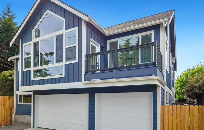 Spacious 3-Bedroom DADU with Private Balcony & Garage
