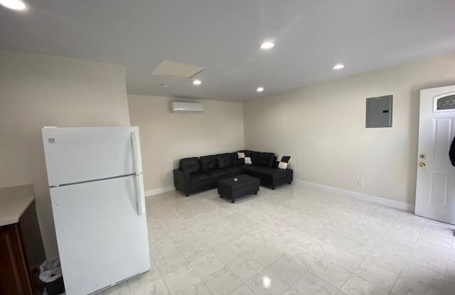 Studio, 1 bath, 450 sqft, $1,950