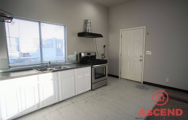 Studio, 1 bath, 418 sqft, $850, Unit 2925 1/2 Park Way