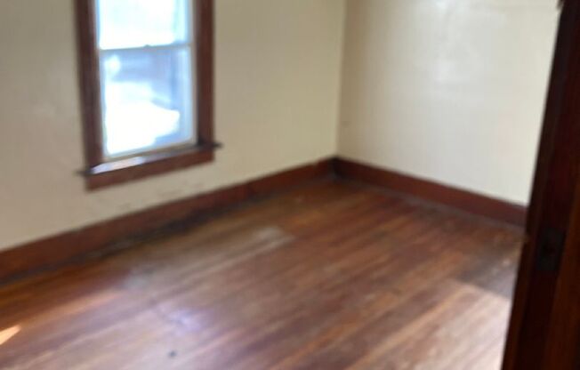 3 beds, 1 bath, $1,000