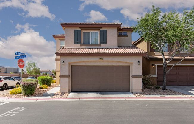 Recently renovated 4br home in neighborhood with pool and playground