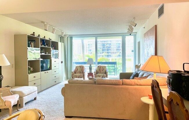 2026 BEACH RENTAL- 2/2 Condo WITH PRIVATE ENTRY - BEACH PLACE - STEPS THE BEACH!!