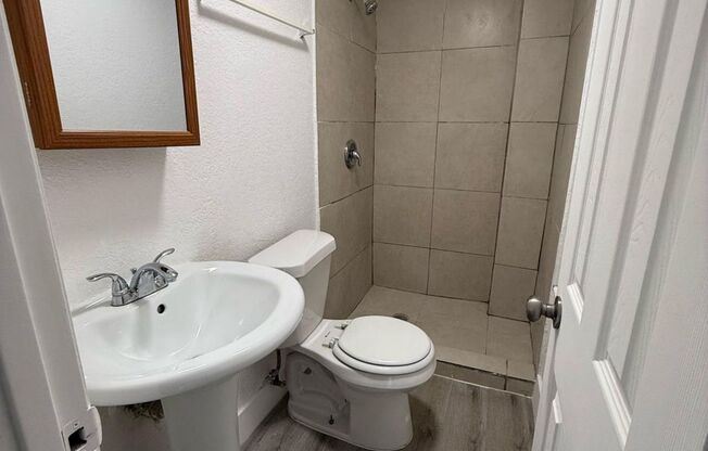 Studio, 1 bath, 400 sqft, $1,600, Unit 50-6