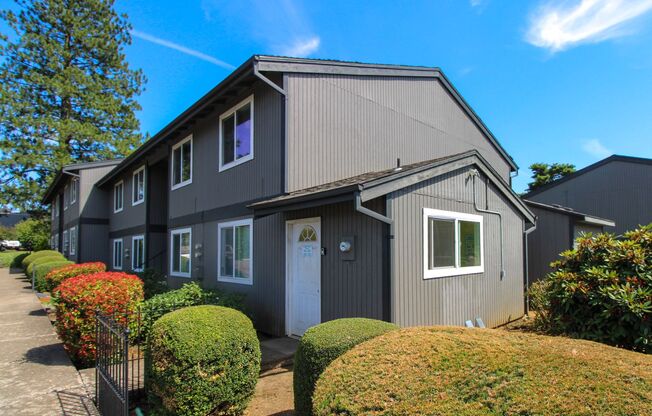 5463 5487 COMMERCIAL ST SE
