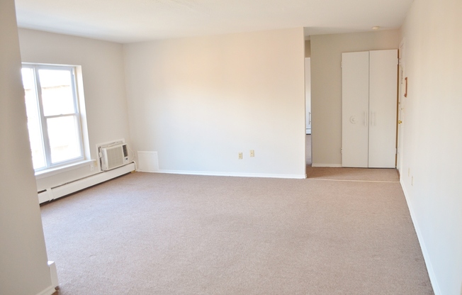 1 bed, 1 bath, 750 sqft, $1,300, Unit C8