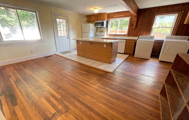Carrboro Cool! Unique 4 bedroom house with yard and parking, close to downtown