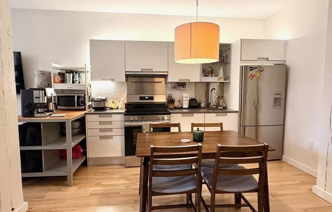 Studio, 1 bath, 641 sqft, $3,500, Unit 210