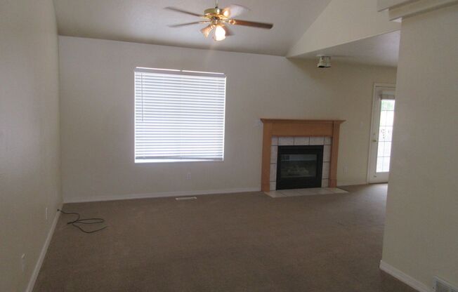 3 Bedroom - 2.5 bath Twin Home -Pets considered!
