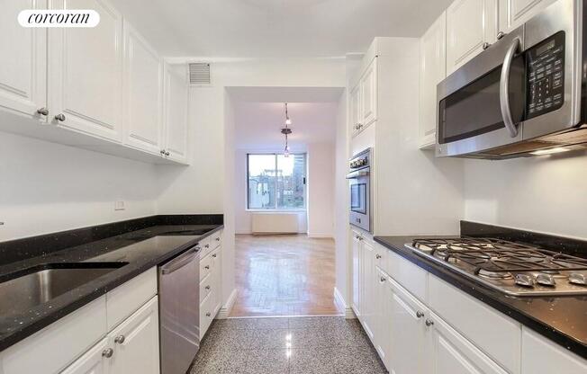 1 bed, 1 bath, $6,500, Unit W9B