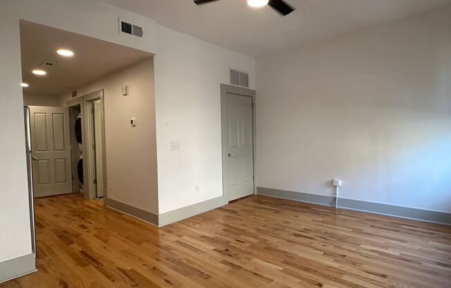 1 bed, 1 bath, 580 sqft, $1,100, Unit 6 (AMI)