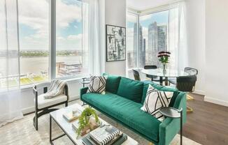 525 W 36 ST