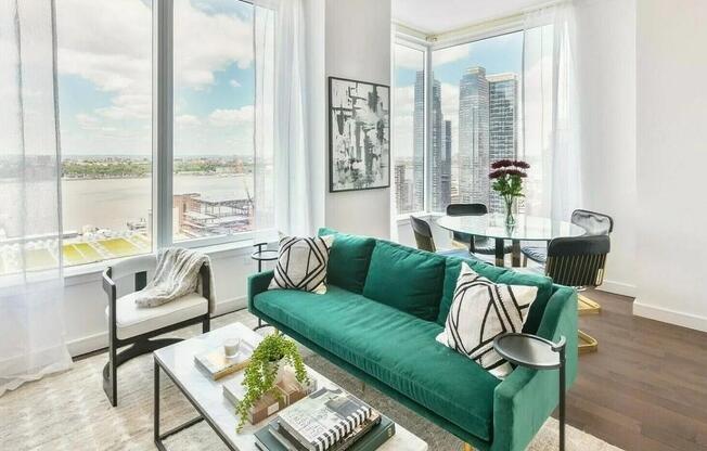 525 W 36 ST