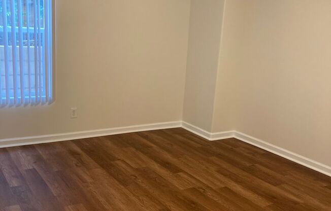 2 beds, 1 bath, 918 sqft, $2,945, Unit 037