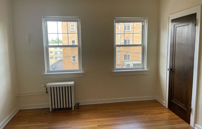 1 bed, 1 bath, 708 sqft, $1,340, Unit King Edward Annex 32