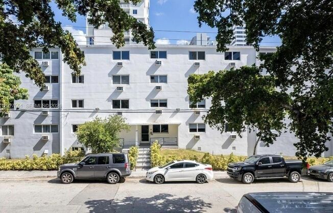143 SW 9th Street