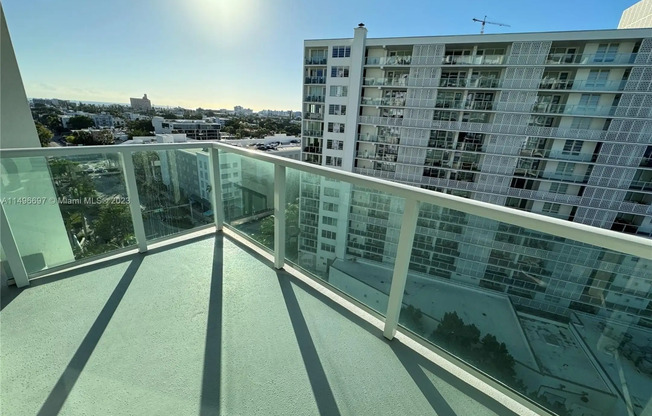1000 West Ave