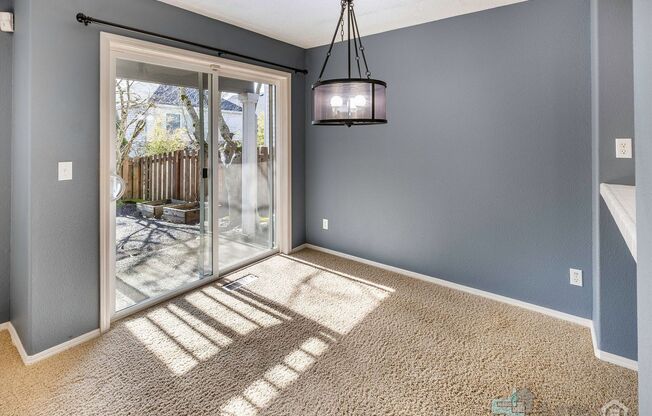 2 Bedroom, 2.5 Bath Close to Nike and Intel!