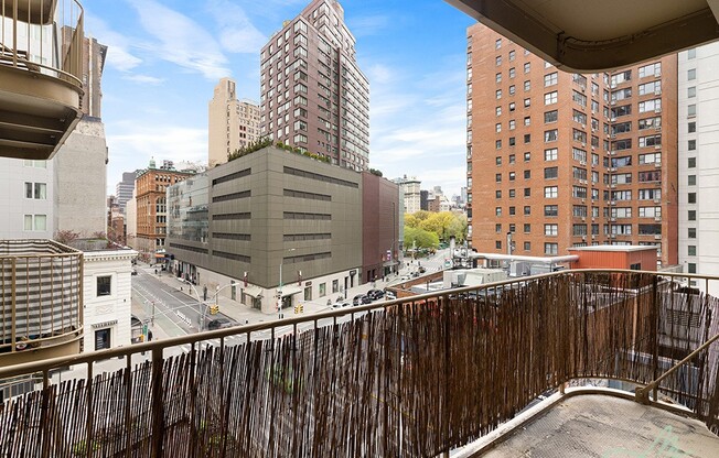 2 beds, 1 bath, $6,300, Unit 4B