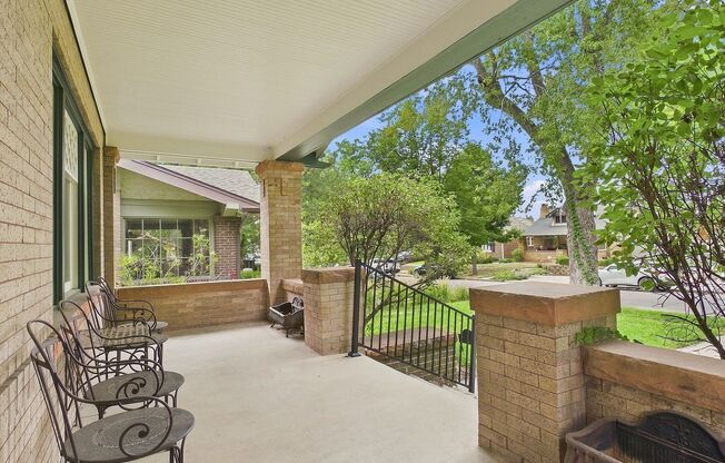 Charming 3bed/2.5 bath Available Now