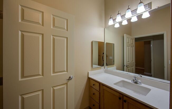 2 beds, 1 bath, 1,000 sqft, $1,900, Unit 244