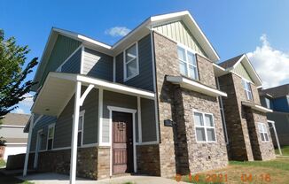 Super Spacious Townhouse 10 Minutes to the University of Arkansas Fayetteville