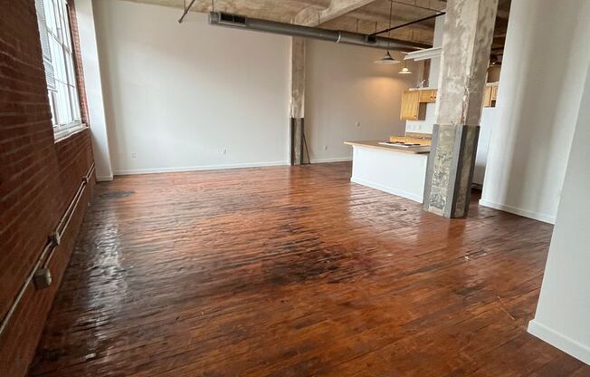1 bed, 1 bath, 910 sqft, $1,895, Unit 216