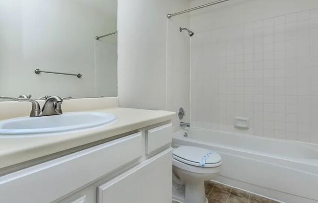 2 beds, 1 bath, 984 sqft, $1,675, Unit 135