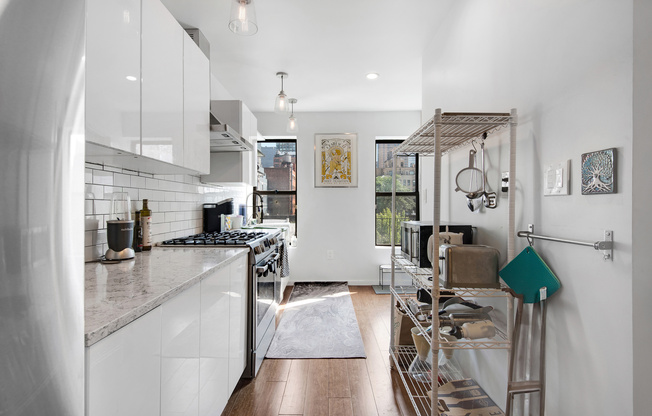 320 W 47th St
