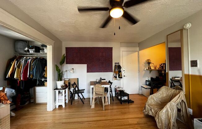 Studio, 1 bath, 300 sqft, $1,435, Unit Unit 415