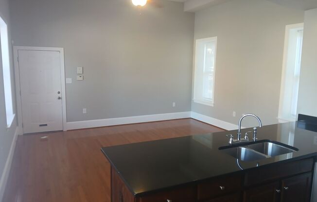 2 beds, 2 baths, 850 sqft, $1,695, Unit Apt #B