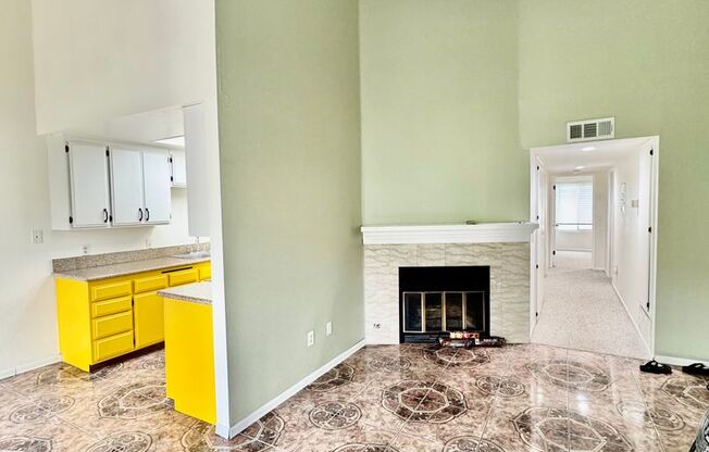 LARGE 2nd story 2bd/2ba unit