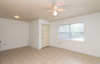 2 beds, 1 bath, 700 sqft, $950, Unit Unit 4