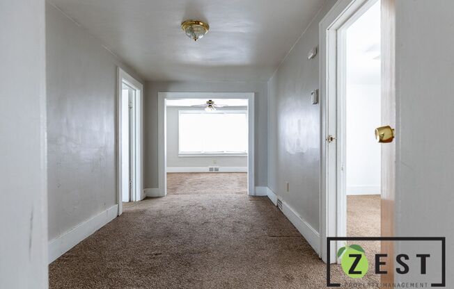 2 beds, 1 bath, 936 sqft, $800, Unit 2 (upper)