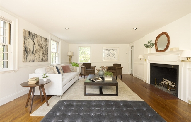 19 GRAY GDNS E