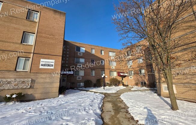 Knickerbocker Apartments