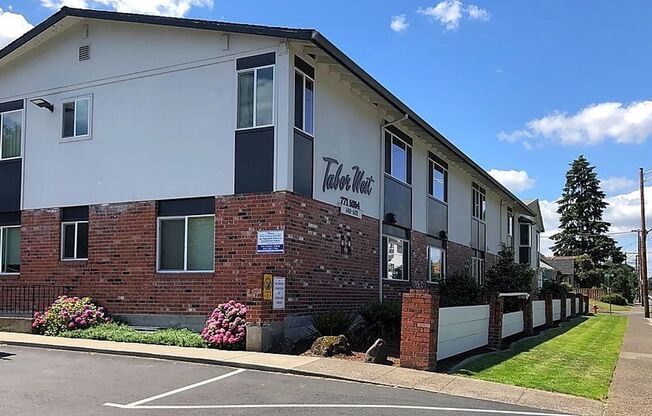 Tabor West Apartments