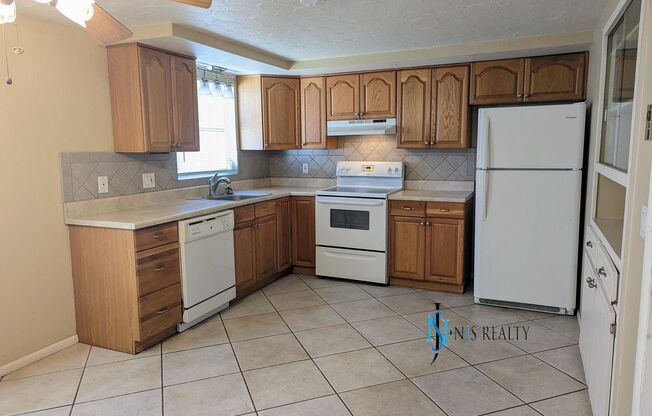 2 beds, 1 bath, $1,495