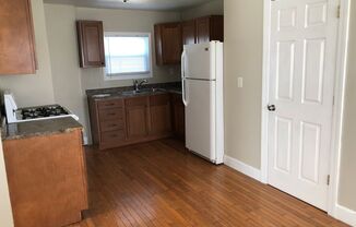 2 beds, 1 bath, $900