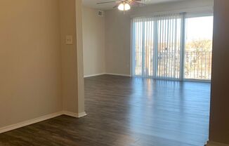 2 beds, 1 bath, 900 sqft, $1,075, Unit 3703 #6-R