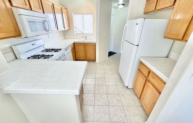 **BEAUTIFUL 3 BEDROOM, 2 BATHROOM DOWNSTAIRS UNIT LOCATED IN A GATED COMMUNITY!